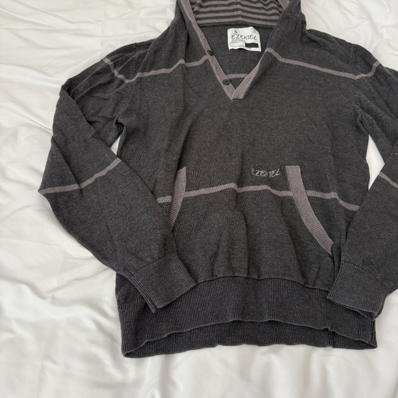 ezekiel pullover hoodie  size small   details: -pullover -good condition - Picture 2 of 5